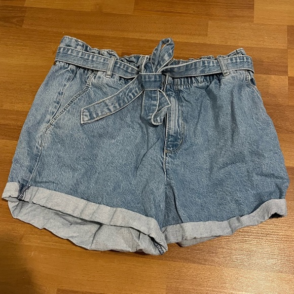 Light blue paper bag jean shorts in a size 13 from garage - Picture 1 of 4